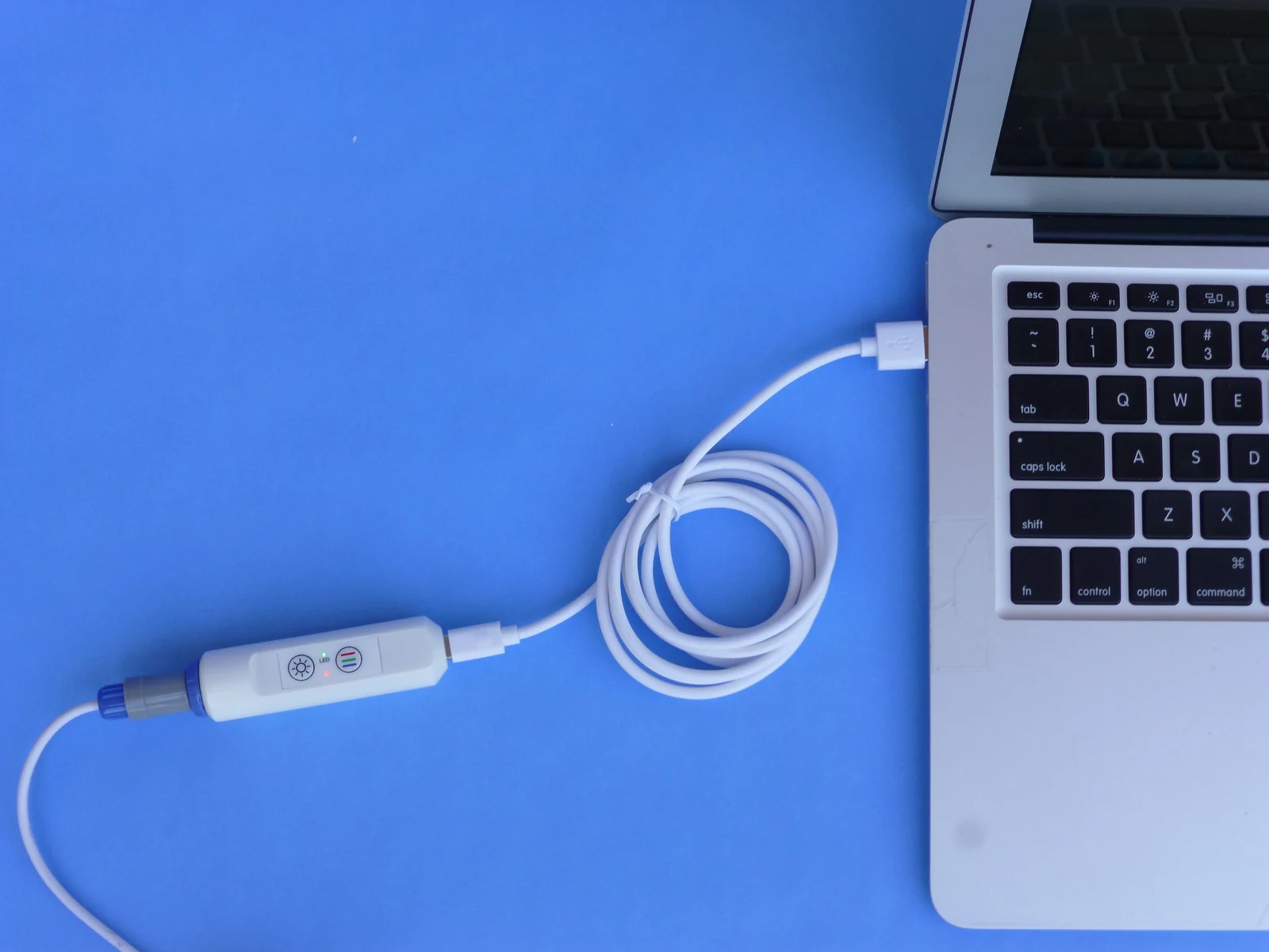 NeoScope Video Link connected to a laptop